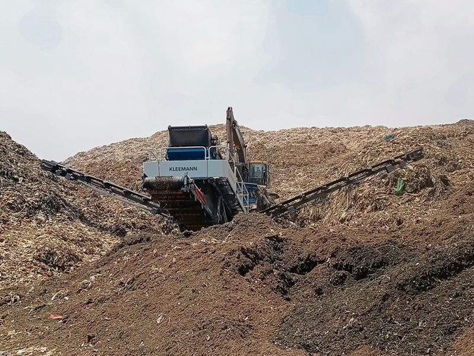 Image from: MCD chief reviews Okhla landfill bio-mining progress