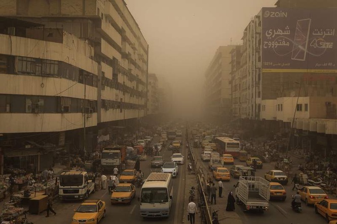 Image from: Iraq battles massive sand and dust storm
