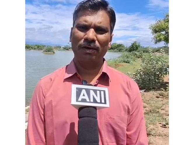 Image from: Tamil Nadu: Large number of migratory flamingos spotted in Thoothukudi's salt pans along East Coast Road