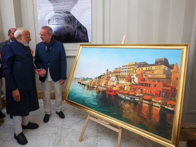 Image from: “Kashi in Rome”: PM Modi appreciates Italian painter Giampaolo Tomassetti’s work on Varanasi
