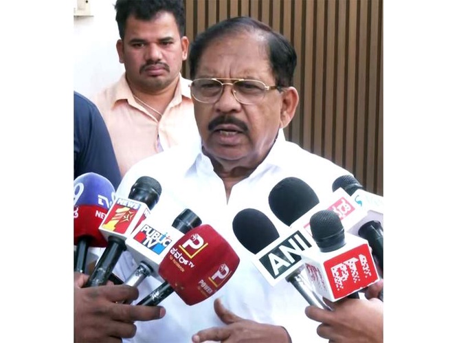 Image from: G Parameshwara responds to criticism of "Pragathiyatta Karnataka" convention, clarifies district proposal