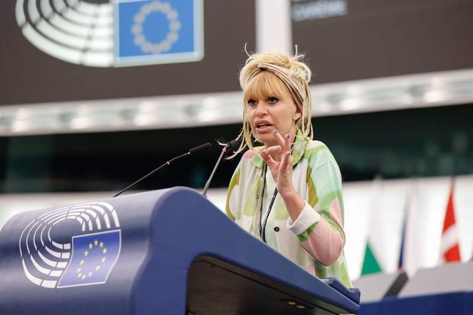 Image from: Mussolini's granddaughter wins Italy’s celebrity 'Big Brother'