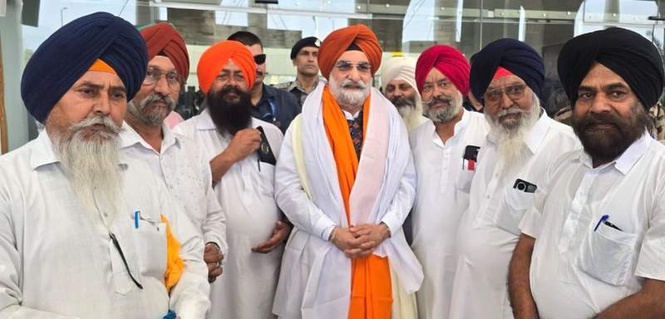Image from: Delhi LG flags off first 2026 jatha for Sri Hemkunt Sahib Yatra from Rishikesh
