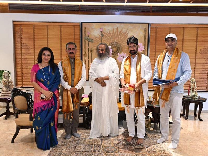Image from: Himachal CM Sukhu meets Sri Sri Ravi Shankar; discusses natural farming, stray cattle welfare