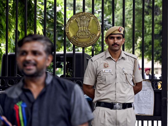 Image from: Delhi HC seeks replies from Centre, Delhi govt, UGC and AICTE on plea seeking CBI probe into fake universities