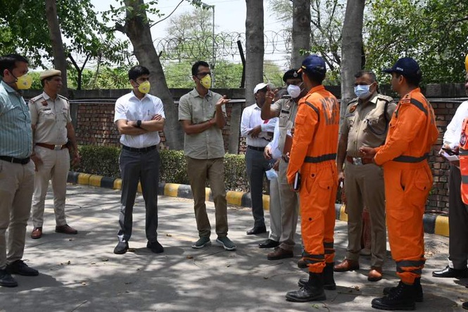 Image from: Factory fire: NDRF steps in; DC, SP inspect site