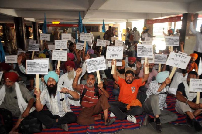 Image from: Pb Roadways, PUNBUS, PRTC contractual staff stage protest in Amritsar