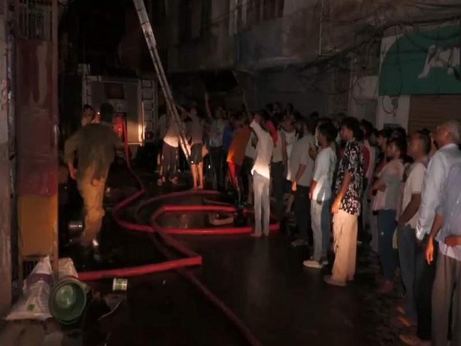Image from: J-K: Massive fire engulfs hardware store in Udhampur's Chabutra Bazar; over 8 fire tenders at spot