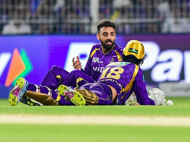 Image from: "Raghuvanshi had neck pain after collision with Chakaravarthy": KKR Assistant Coach Watson