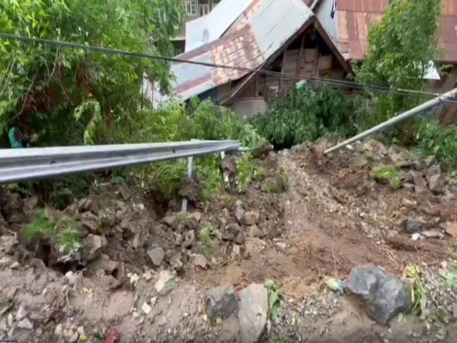 Image from: J-K: Severe waterlogging, heavy rainfall damage Srinagar-Bandipora road