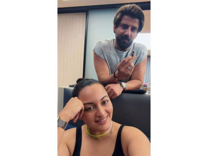 Image from: Sonakshi Sinha, Zaheer Iqbal hop on viral 'Melody' trend inspired by PM Modi-Giorgia Meloni