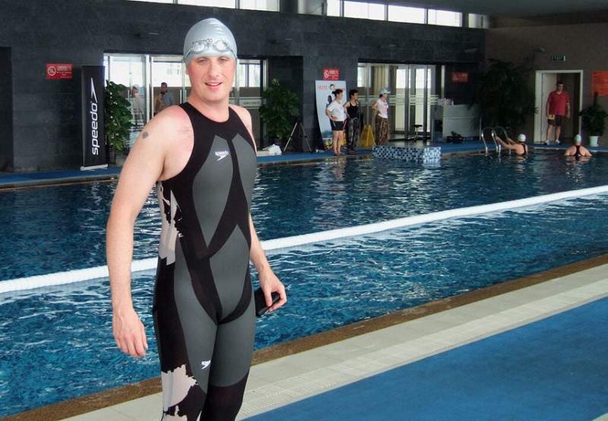 Image from: Enhanced Games swimmers are wearing illegal ‘super suit’ banned by World Aquatics in 2010