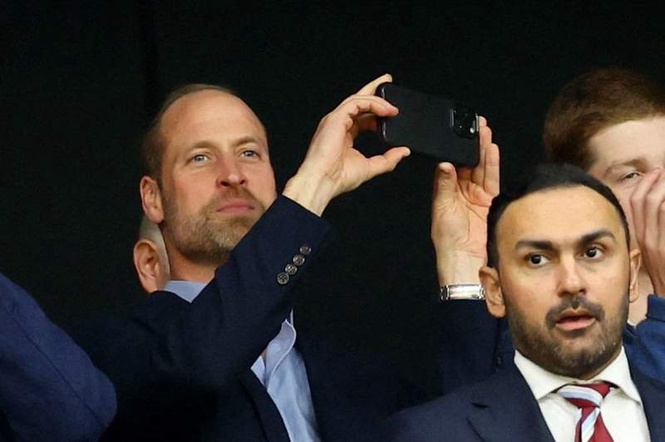 Image from: Prince William congratulates Aston Villa again but fans quick to correct one major error