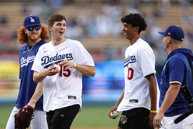 Image from: Why Austin Reaves was with the Los Angeles Dodgers during his oblique injury recovery