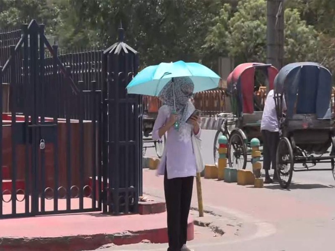 Image from: IMD issues Red, Orange alerts as heatwave tightens grip across India; UP's Banda sizzles at 48.2°C for third consecutive day
