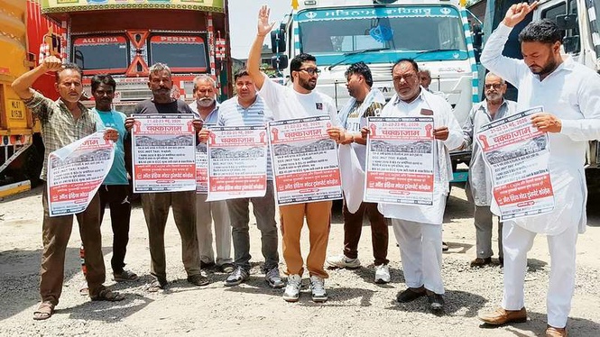 Image from: Haryana: Transporters launch 3-day strike against Delhi’s green tax hike