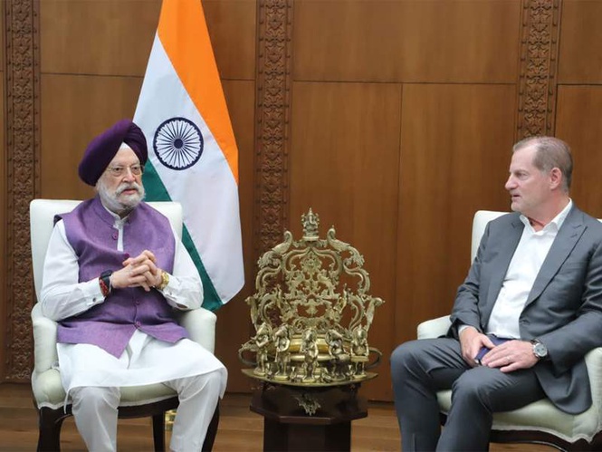 Image from: Minister Hardeep Puri discusses ramping up hydrocarbon exploration, energy transition pathways with Kearney Global MD