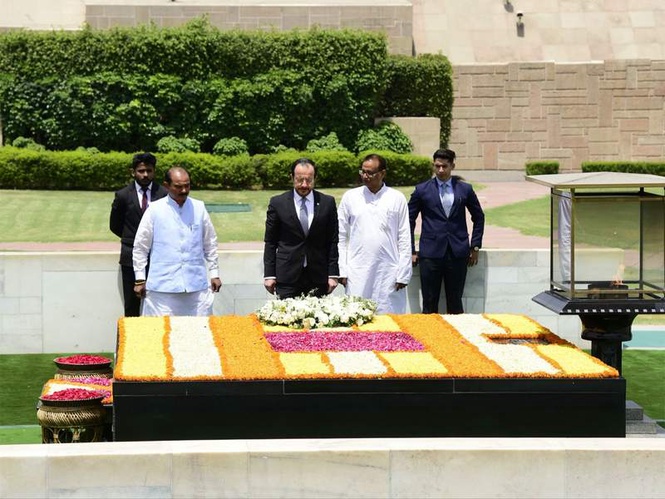 Image from: Cyprus President Nikos Christodoulides pays tributes to Mahatma Gandhi