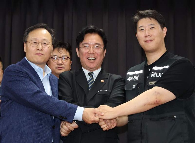 Image from: Samsung workers vote on hefty pay and bonus package
