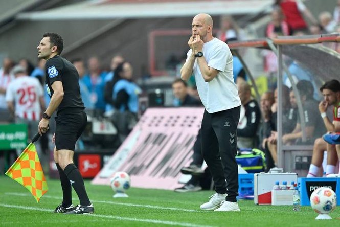 Image from: Contract until 2028: Wagner stays on as Cologne coach