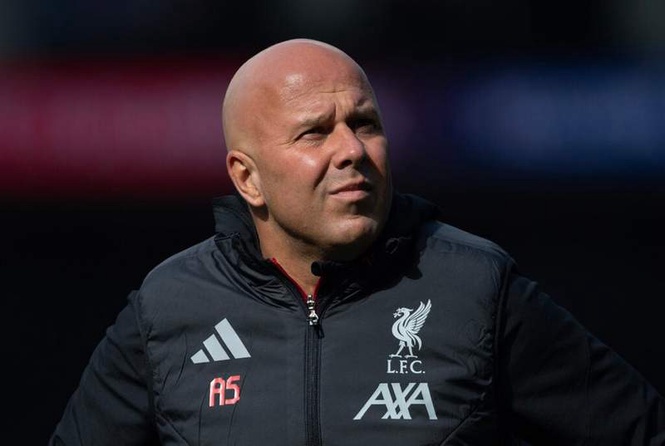 Image from: Arne Slot agrees with Luis Enrique on Arsenal being ‘different champions’