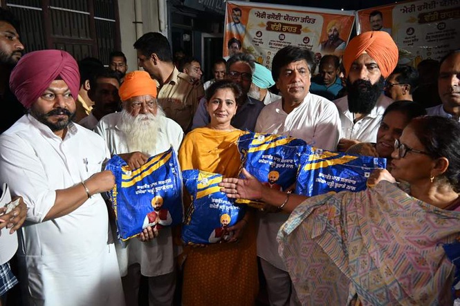 Image from: AAP workers distributing ration kits in poll-bound areas: Opposition
