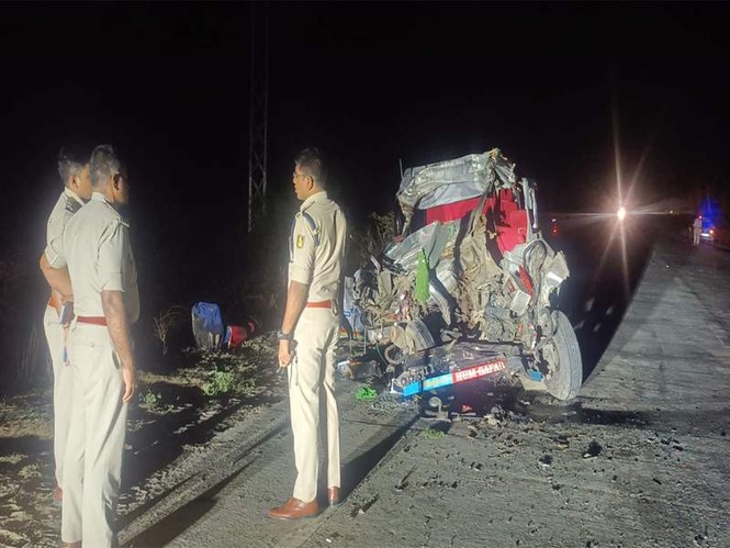Image from: Five killed in car-lorry collision in Karnataka's Kalaburagi