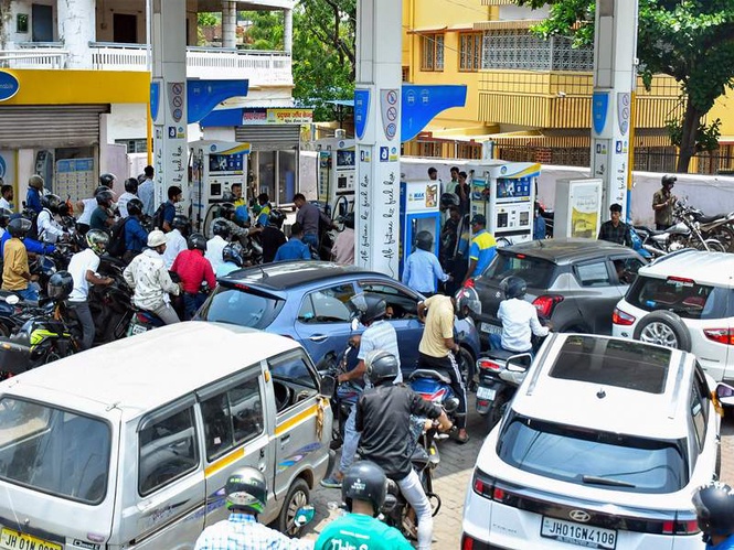 Image from: "Modi govt looting citizens, only cares about profits of oil companies": Congress laments fresh fuel price hike