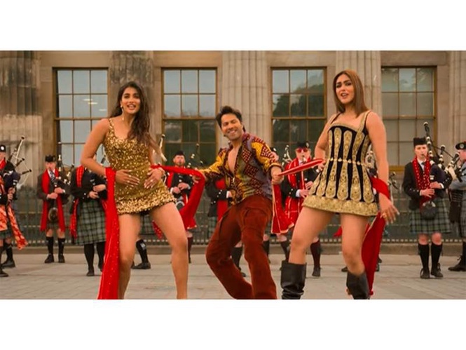 Image from: Packed with comedy, romance and madness, makers release 'Hai Jawani Toh Ishq Hona Hai' trailer