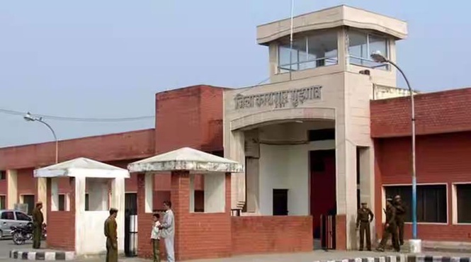 Image from: Mann, Kejriwal make surprise visit to Bhondsi jail in Gurugram to meet AAP MP Sanjeev Arora