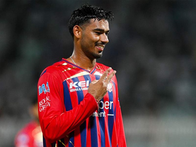 Image from: "Hitting sixes is not a big deal anymore": Virat Kohli's advice to Mukul Choudhary on finishing games