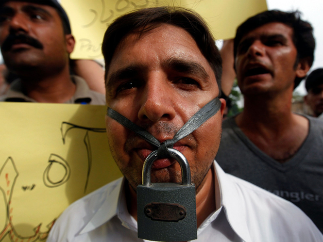 Image from: Pakistani journalists defy state censorship, slam “draconian” media gag laws
