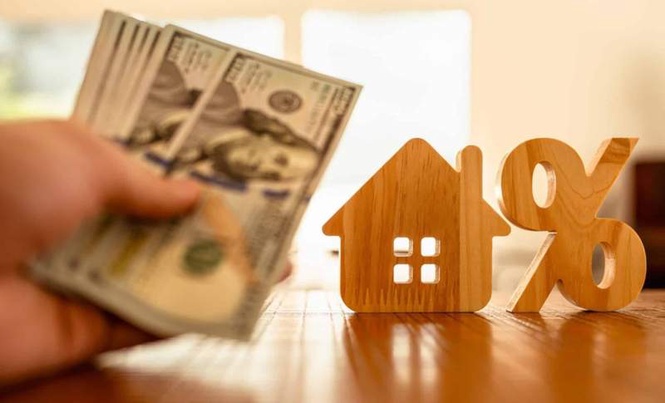 Image from: Americans Face Mortgage Crisis as Rates Jump Above 6.5%