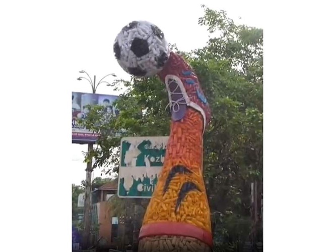 Image from: Malappuram welcomes FIFA World Cup with giant football sculpture made of plastic bottles