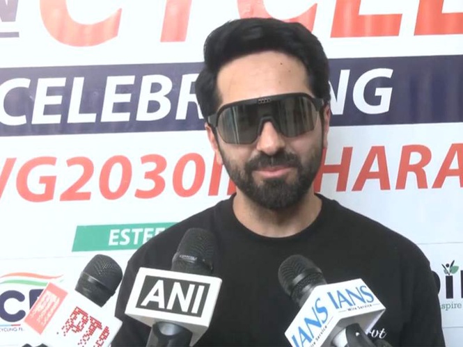 Image from: Ayushmann Khurrana joins Union Sports Minister at 75th Fit India Sundays cycle event in Ahmedabad
