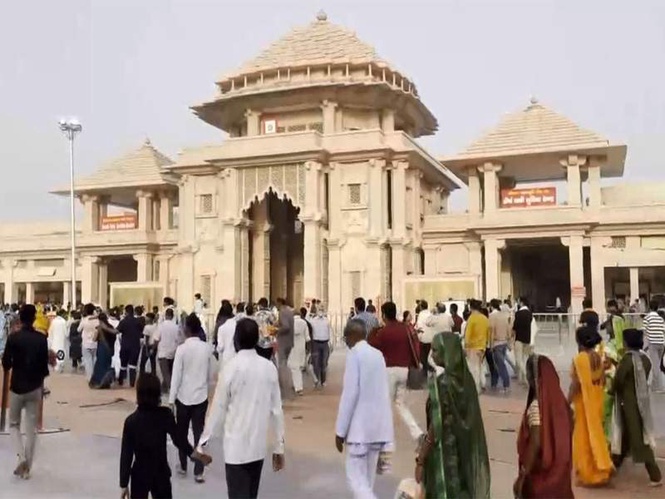Image from: Devotees throng Shri Ram Janmabhoomi Temple in Ayodhya on Shukla Paksha Purushottam Maas Ashtami