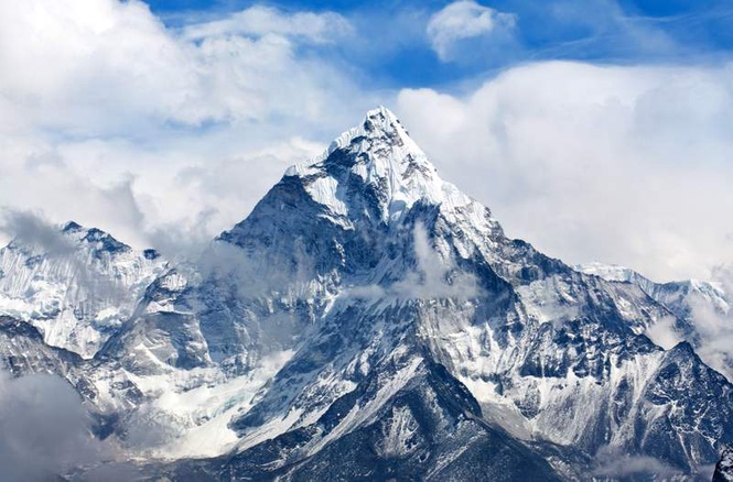 Image from: China-Nepal team extracts first full-depth ice core from Everest summit