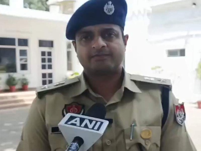 Image from: 3 injured after inmates clash, create riot inside Kapurthala jail; weapons, mobile phones recovered