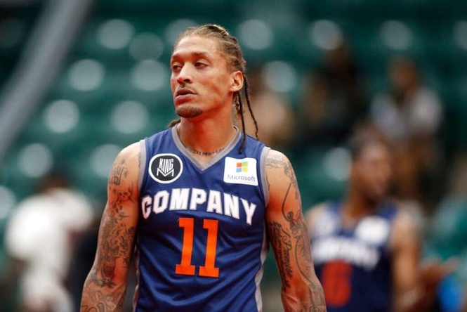 Image from: Former NBA forward submits Michael Beasley in wild Adin Ross MMA crossover