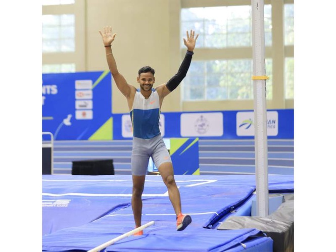 Image from: Federation Cup: Kuldeep Kumar, Dev Meena shatter national pole vault record with twin 5.45m clearances