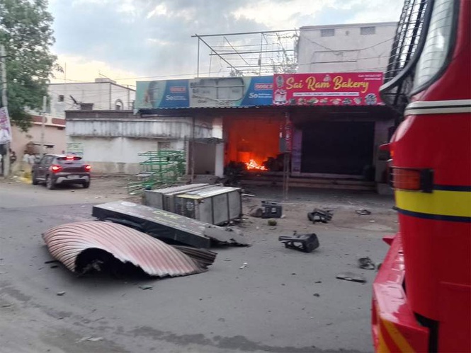 Image from: Gas cylinder explosion at Hyderabad fast-food outlet leaves one injured