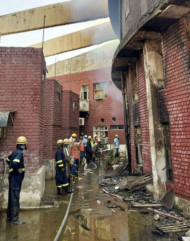 Image from: Gurugram court fire: Punjab and Haryana HC Judge inspects damaged record room; 21 courts shifted to PWD Rest House