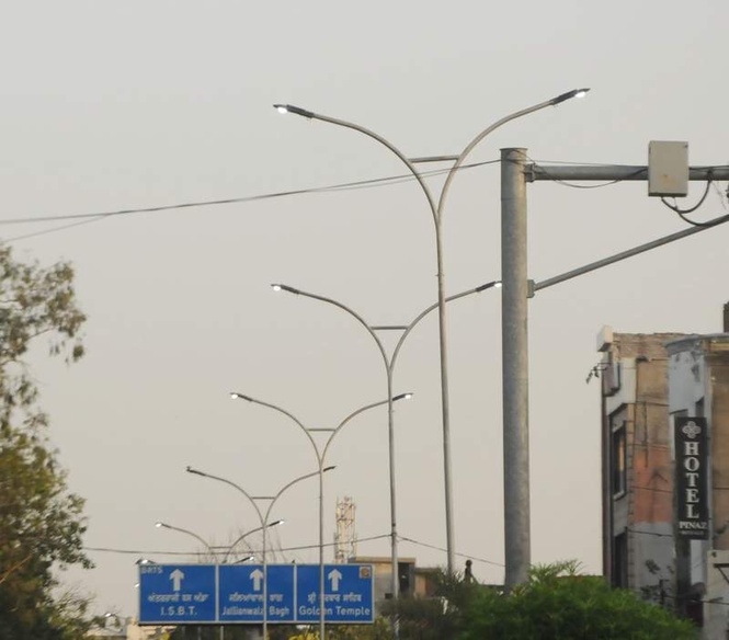 Image from: Street lights operating on winter timings cause power waste in Amritsar