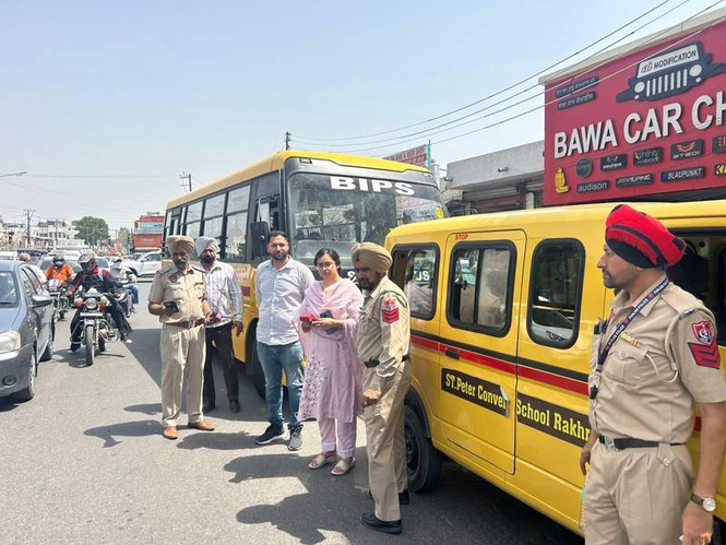 Image from: Children beg for water as school buses stopped for checking in scorching sun in Patiala