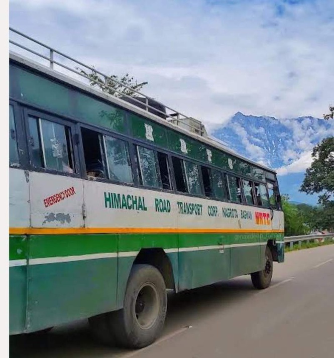 Image from: Youths thrash driver, conductor after bus overtakes their car in Nalagarh