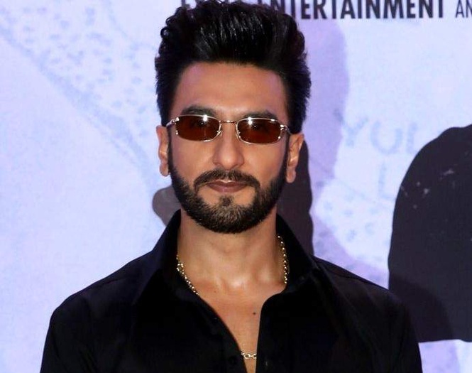 Image from: Ranveer Singh visits Chamundeshwari temple in Mysuru