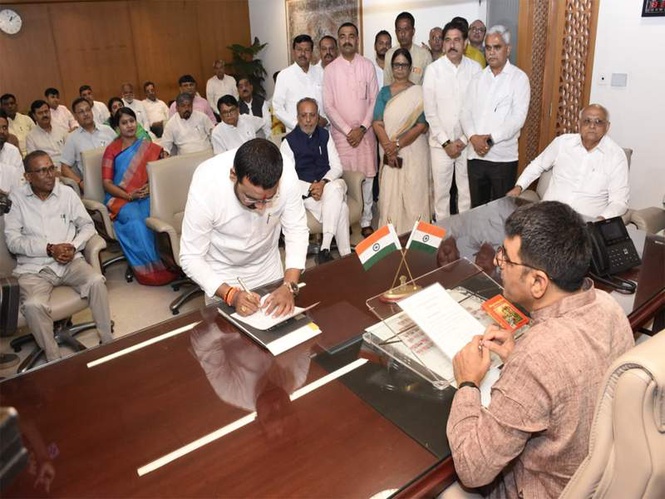 Image from: Newly-elected Umreth MLA Harshad Parmar takes oath as Gujarat Assembly member