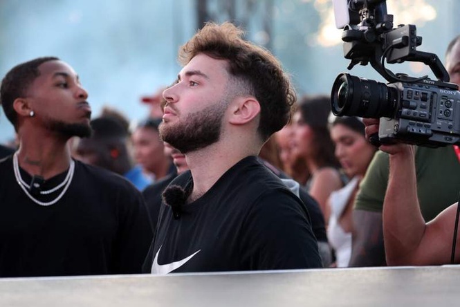 Image from: Brazilian UFC star makes huge statement by beating streamer Adin Ross on YouTube