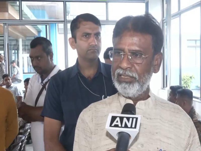Image from: "No place for infiltrators in India": BJP's Khagen Murmu on Hakimpur Border gathering