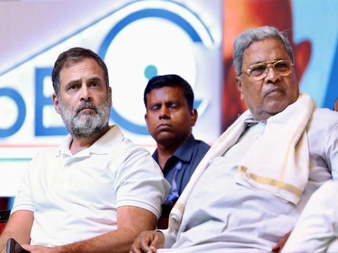 Image from: Rahul Gandhi-Siddaramaiah meeting ends with possibility of change of guard in Karnataka, final decision after second round of talks: Cong Sources